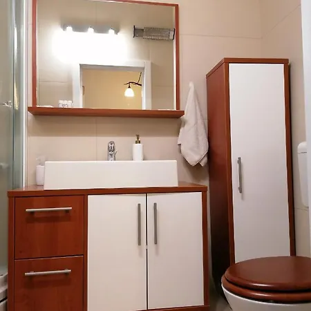 Old George - 1 Bedroom Apartment *